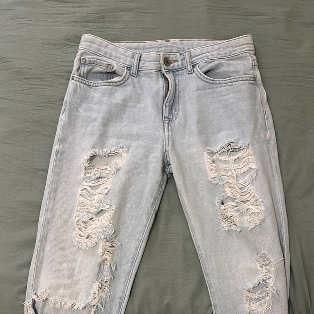 FOREVER 21 Light Blue Ripped Women's Jeans